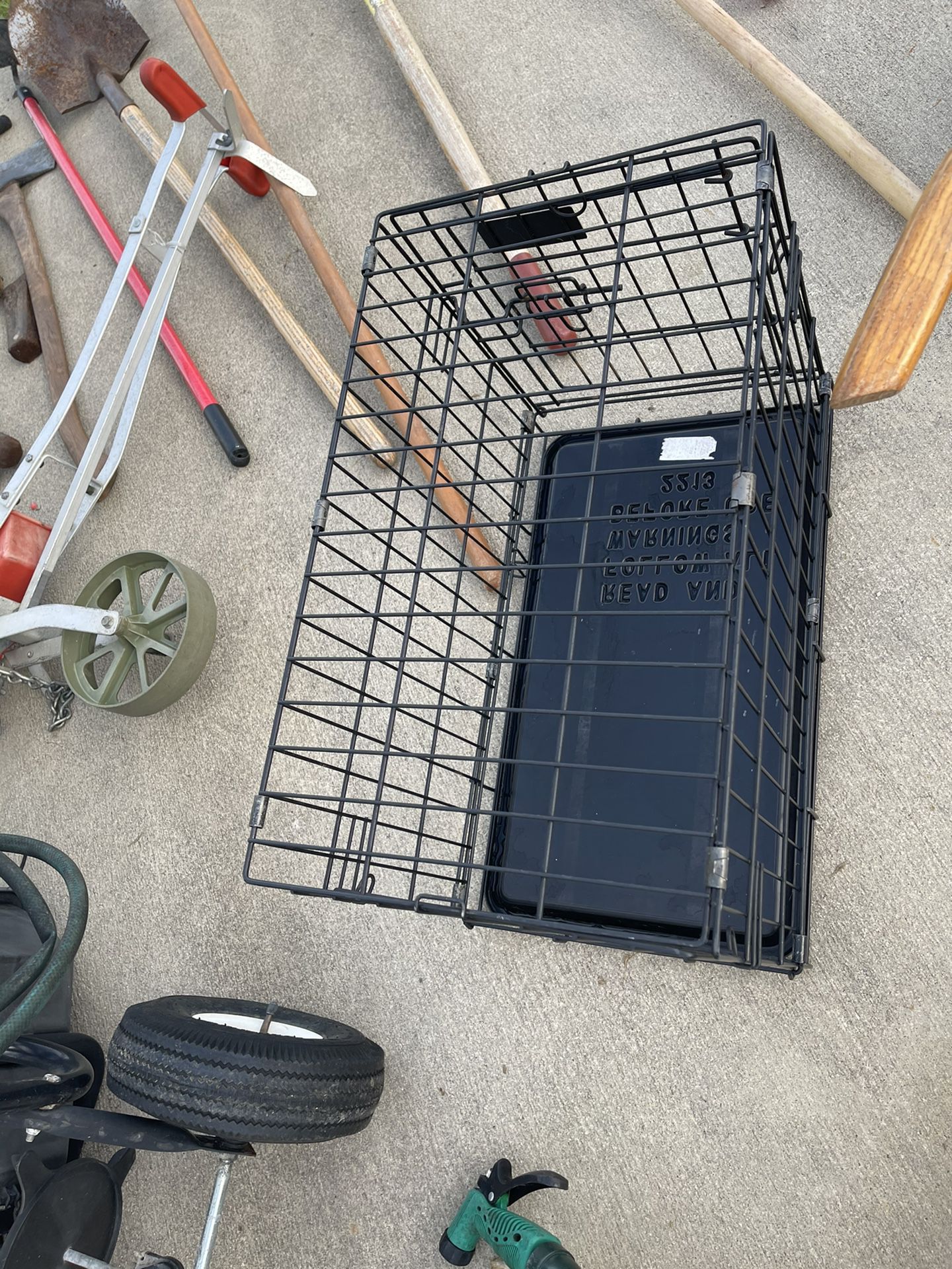 Med Sized Dog Crate Clean, Excellent Cond