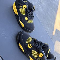 Jordan 4 Retro Thunder  Size 5Y