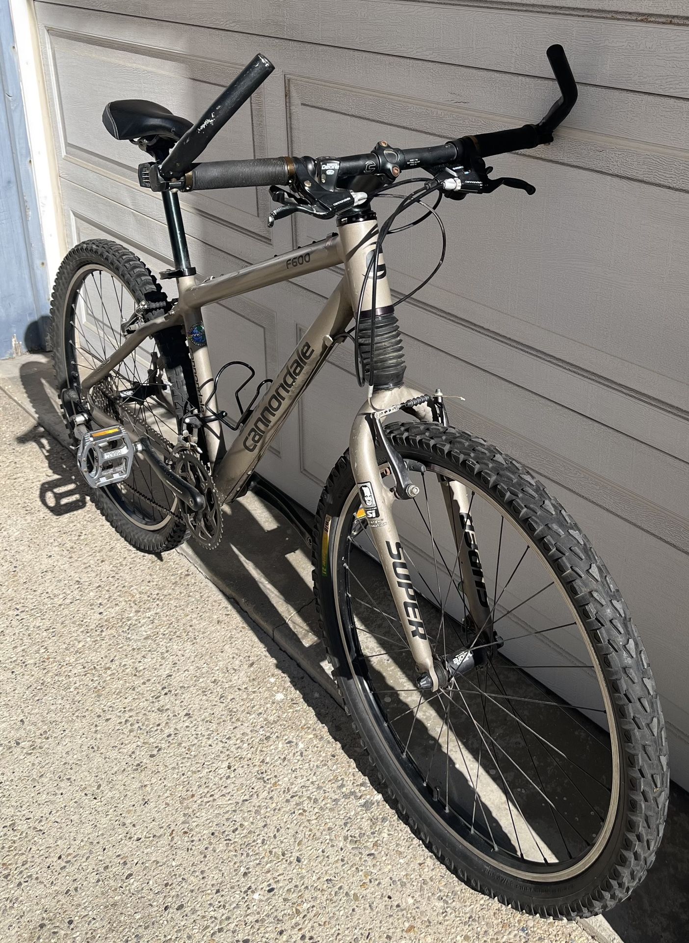 Cannondale F600 Mountain Bike