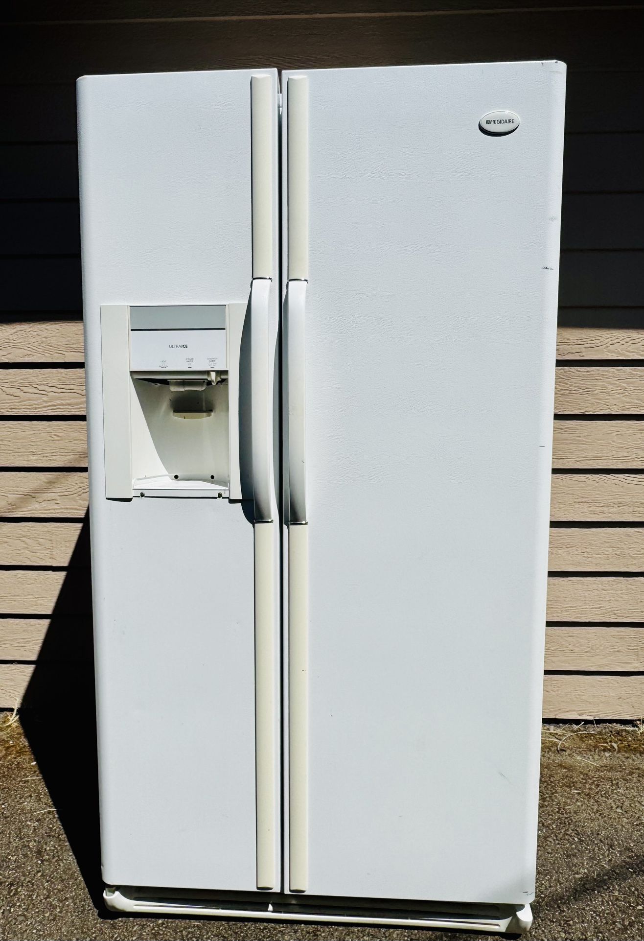 White Fridge & Freezee