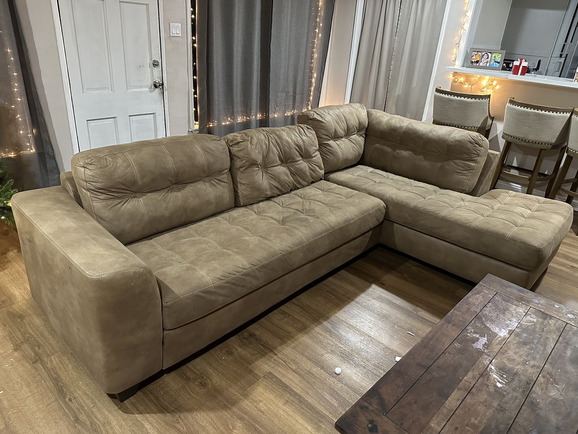 Sectional Couches 