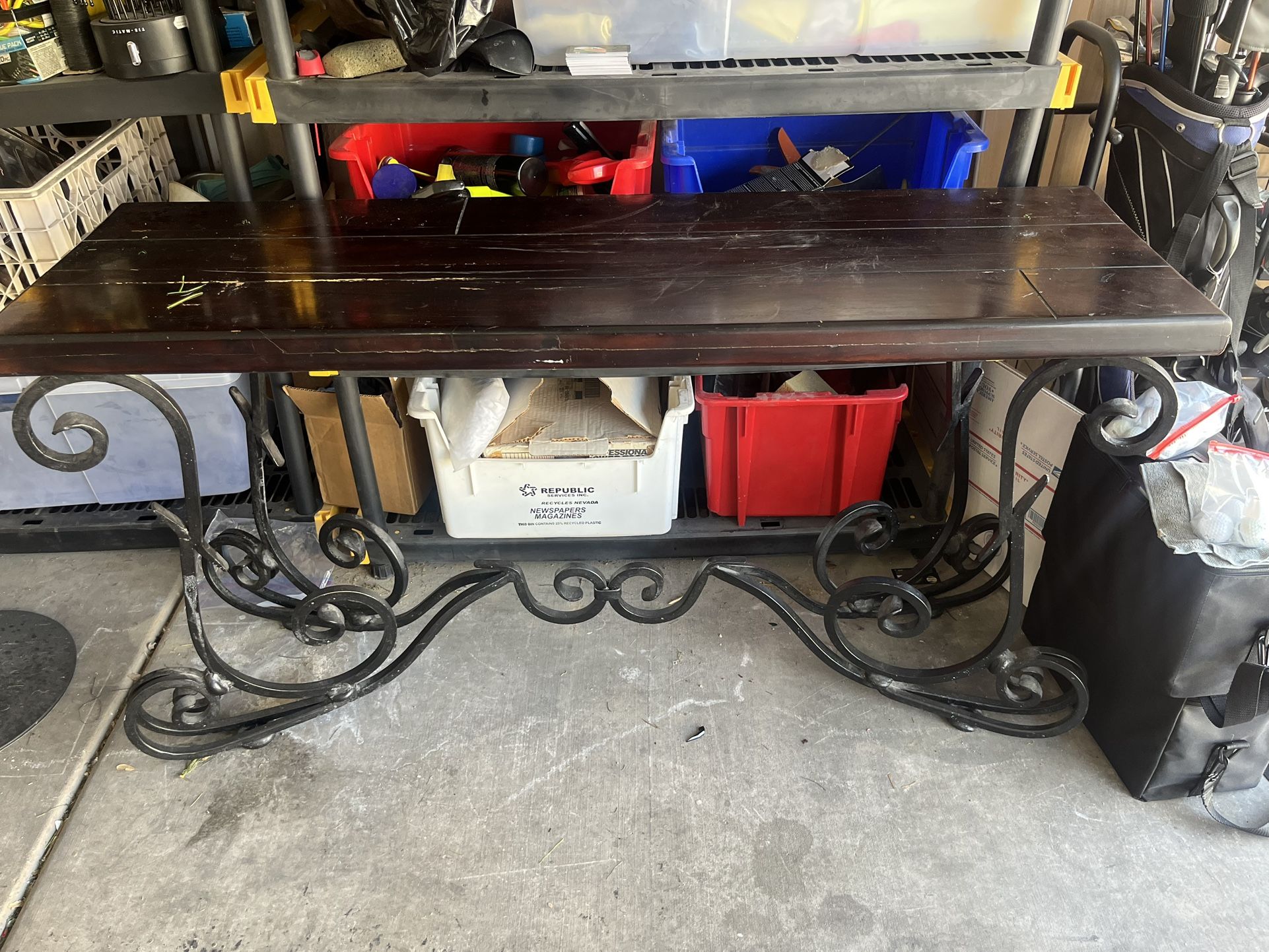 Nice End table ! Heavy Iron Base Thick Wood Top.