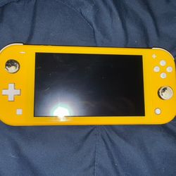 Nintendo Lite Yellow 