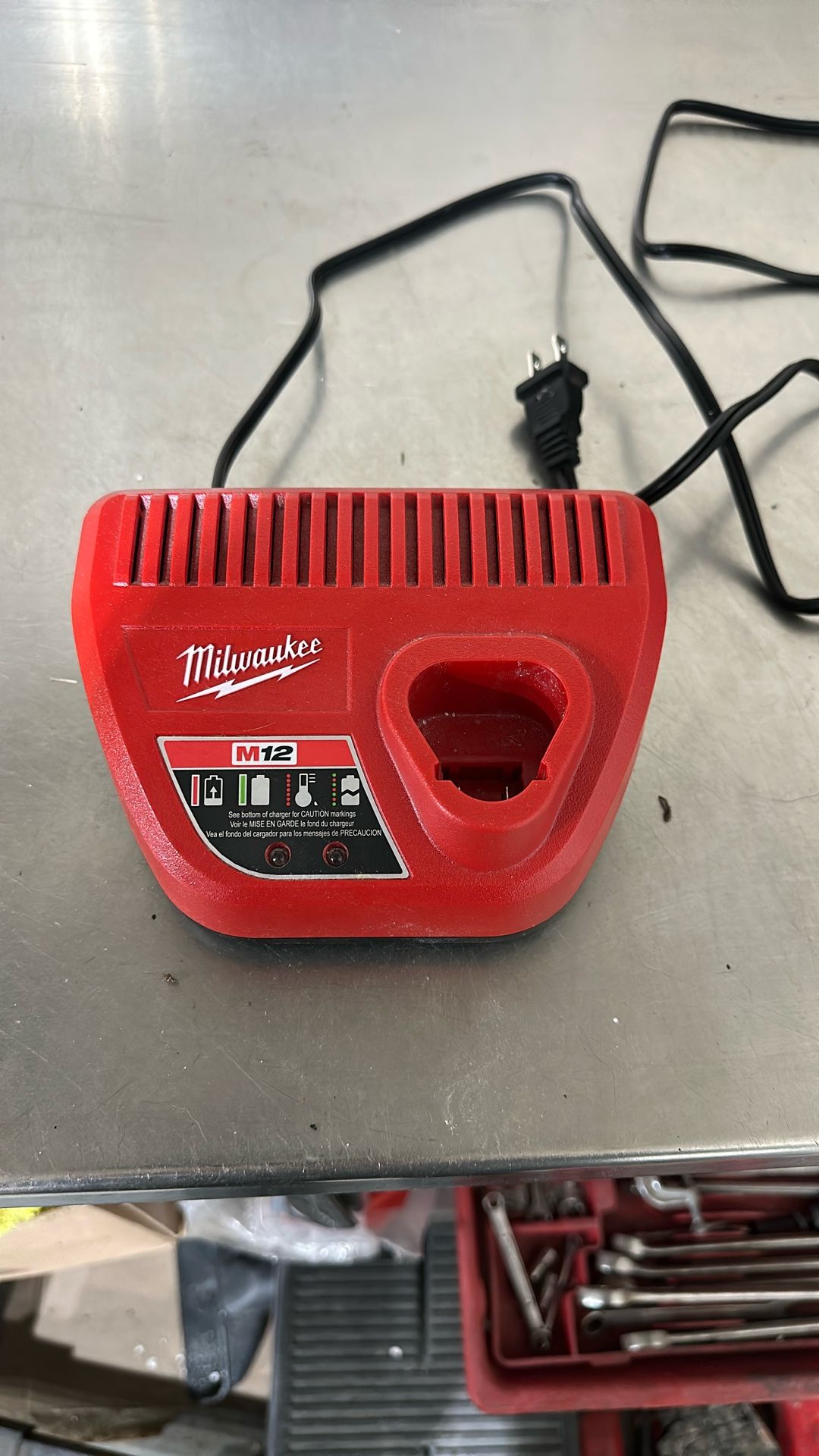 Milwaukee M12 Charger