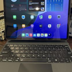 iPad Pro 12.9 2021 128gb Space Gray with Keyboard!