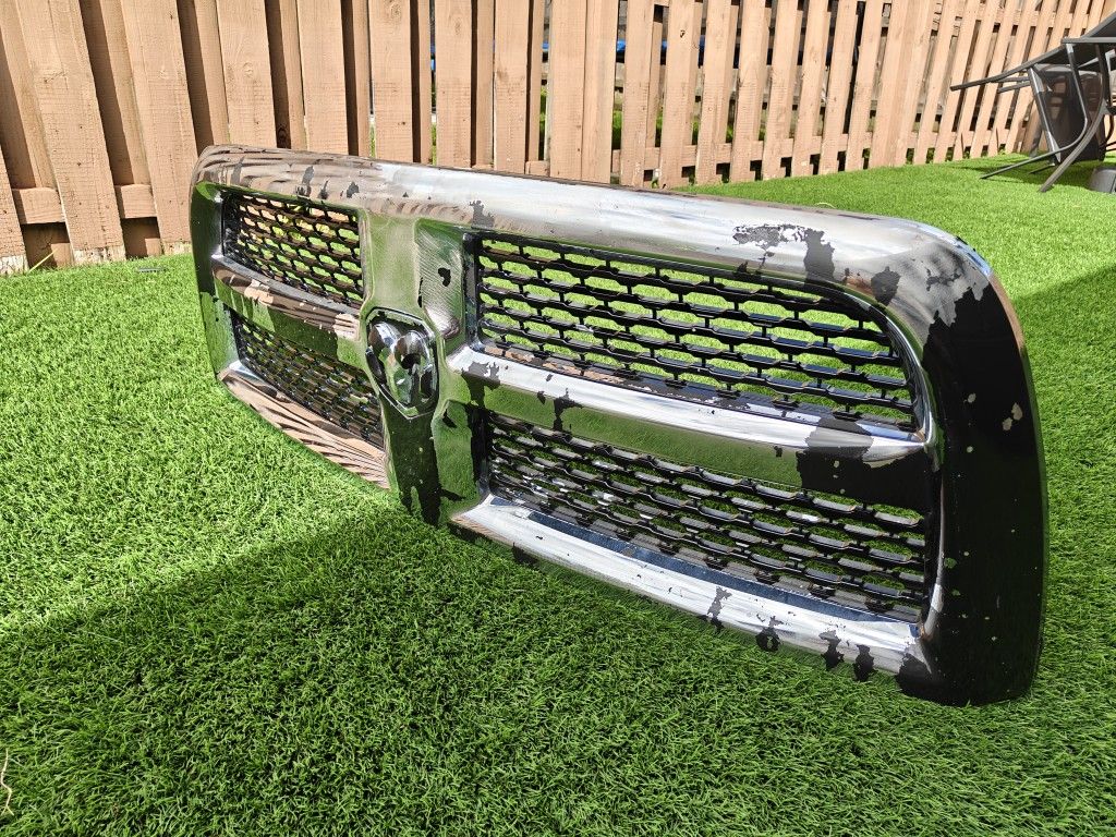 4th Gen(2010-2018) RAM 2500 GRILL