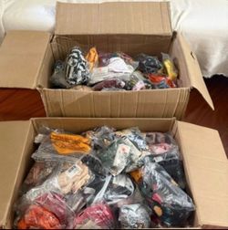 Lote de 270 piezas de ropa nueva de la marca Agua Bendita