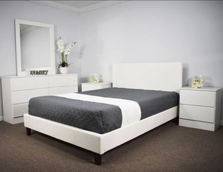Bedroom Set. Perfect Stylish For Your Home! - Juego de cuarto ¡ Estilo perfecto para su hogar!