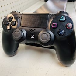 PS4 controller