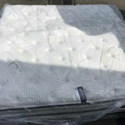 Queen Size Beautyrest Mattress 