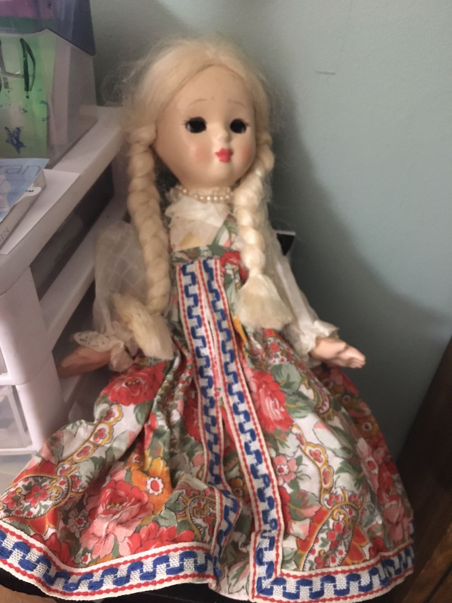 Antique doll 1940s excellent condition beautiful dress