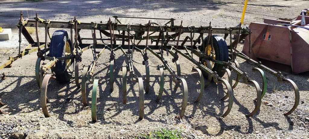 famer CC cultivator asking $650 pick up in Salem