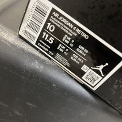 Jordan 4 Retro Thunder 
