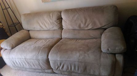 Franklin Power Reclying couch FREE DELIVERY!!