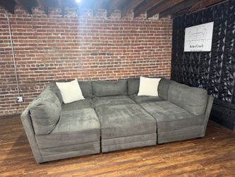 Delivery Available Costco Norris 6pc sectional sofa couch retails 1000