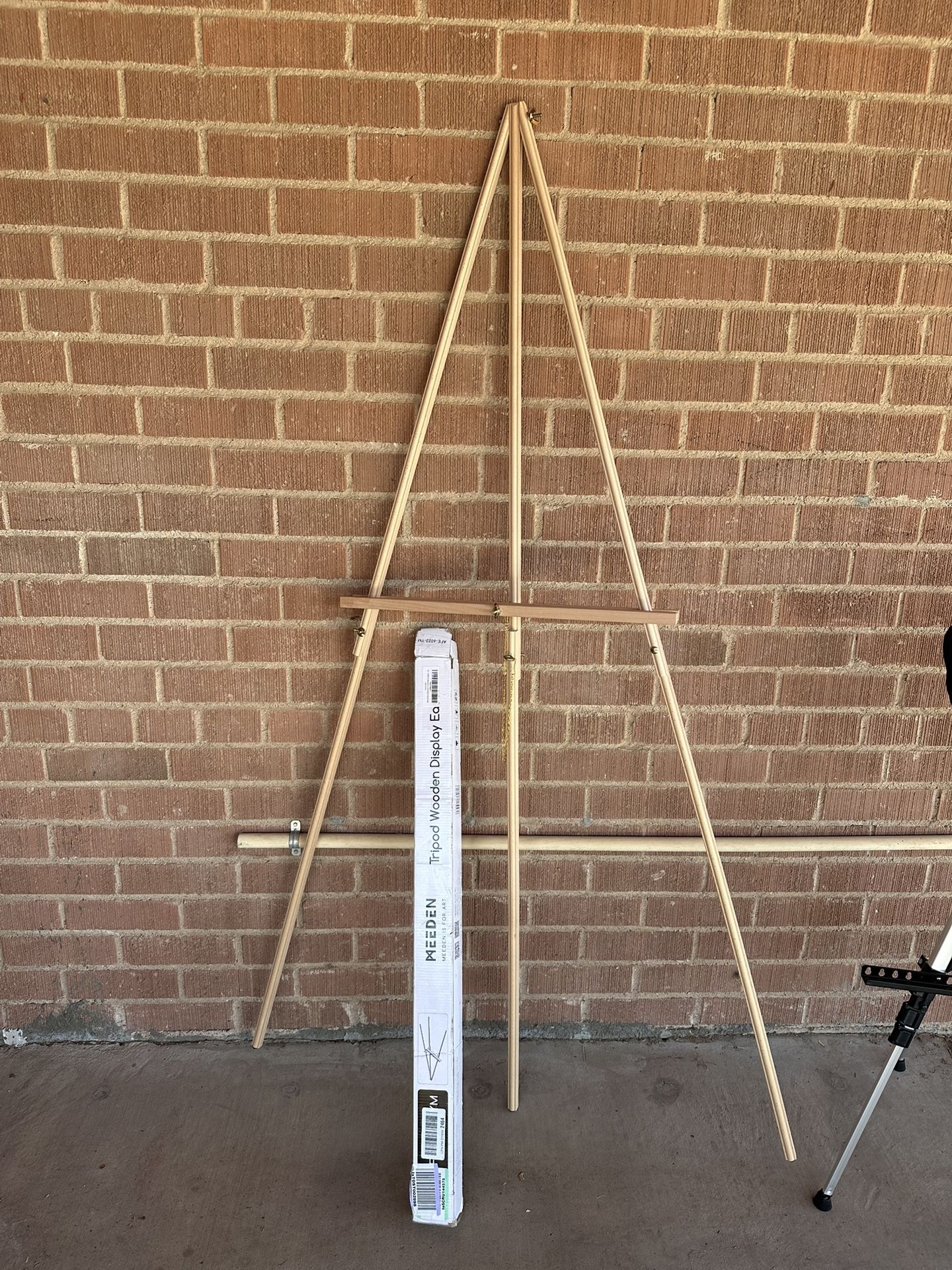 Easel