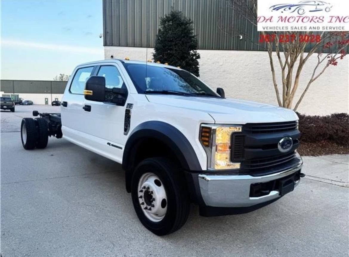 2018 Ford F-550 Super Duty Crew Cab & Chassis