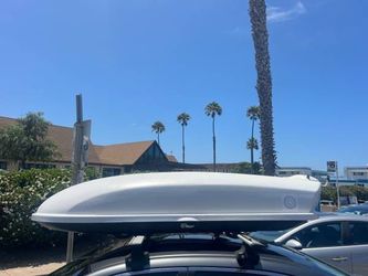 Yakima Skybox 21 rooftop cargo box