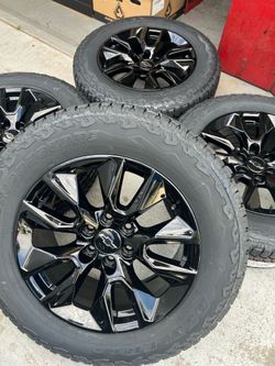 Chevy Silverado rims and tires 20” Oem factory wheels rines y llantas nuevas para Silverado Tahoe RST avalanche suburban GMC Sierra Yukon