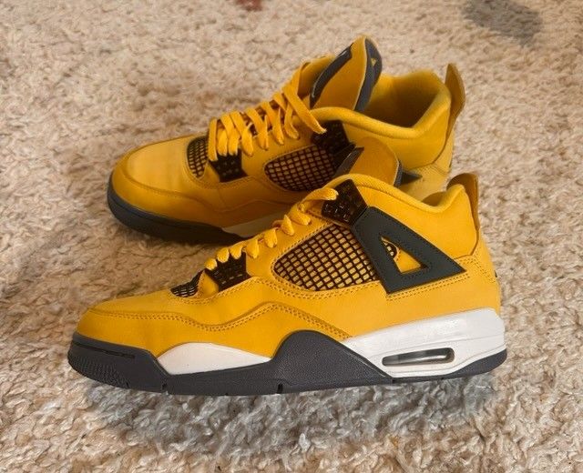 Jordan 4 Size 10.5 Lightning