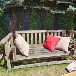 Free Wooden Swinging Bench 