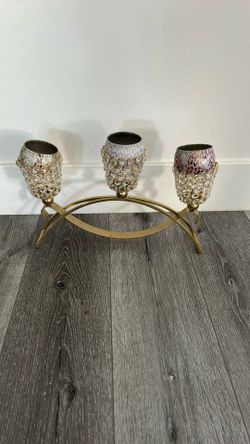 Beautiful Candle Holder In Plated Gold And Resin