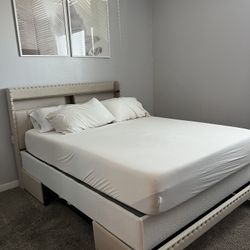 Queen Bedframe 