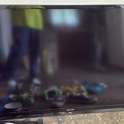 65” Flat Screen SHARP Tv