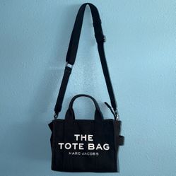 Marc Jacob’s ‘The Tote Bag’🖤🍓