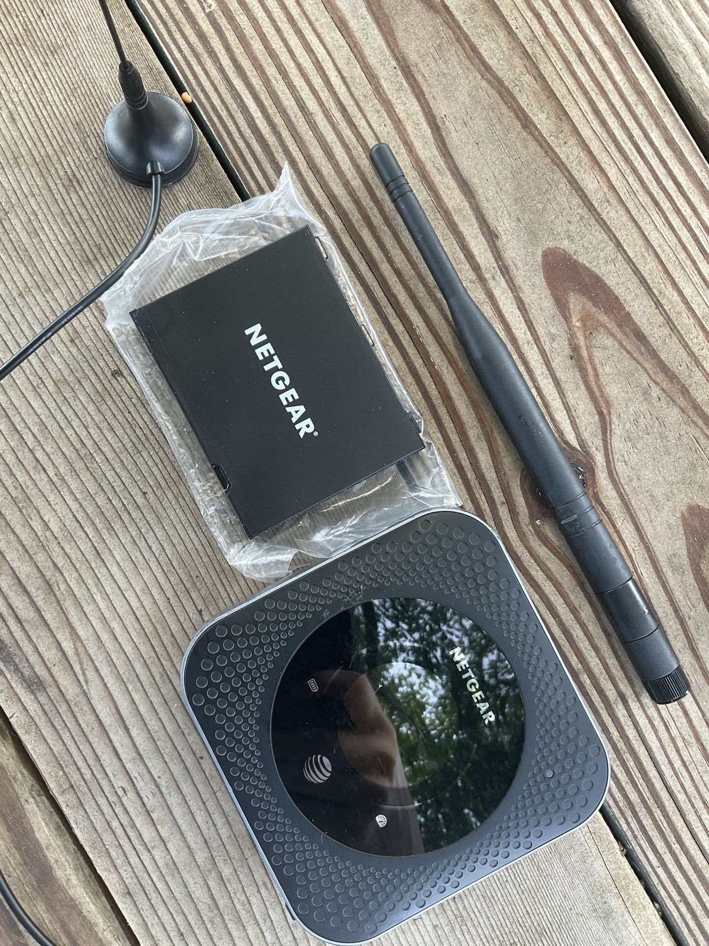 Net Gear Nighthawk Modem (with 2 Antennas)