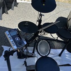 Roland td9 v2.o v-drum set 5pc.