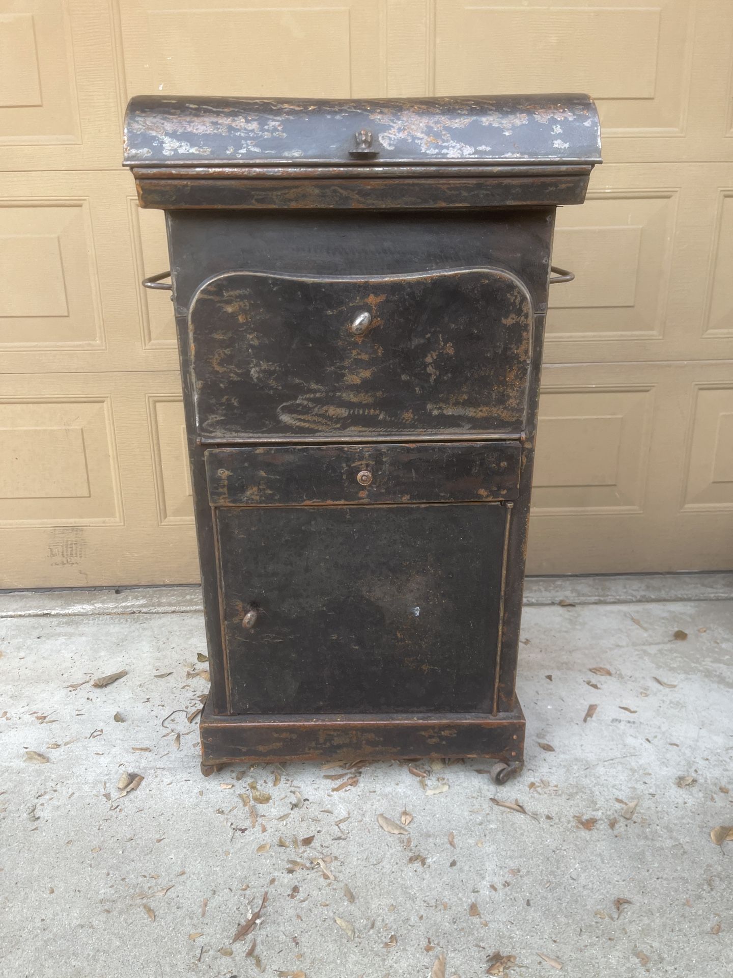 Antique Mobile Sink