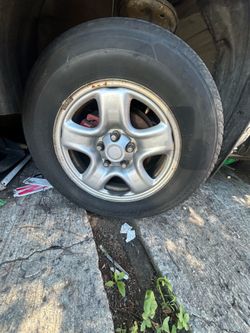 2003 to 2005 Toyota RAV4 tire and rim 2003 to 2005 Toyota RAV4 tire and rim