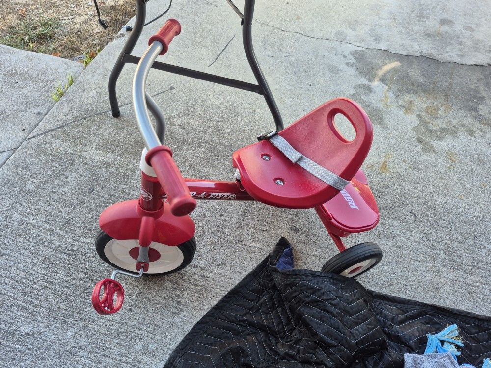 Tricycle/ Triciclo