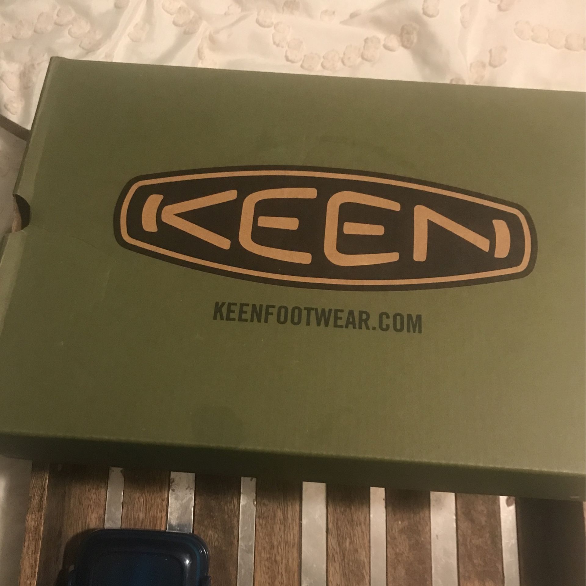 Keen Woman Shoes 8.5 Never Worn