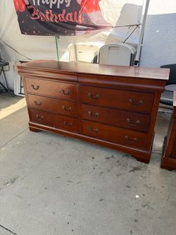 Cherry Wood 6-Drawer Dresser