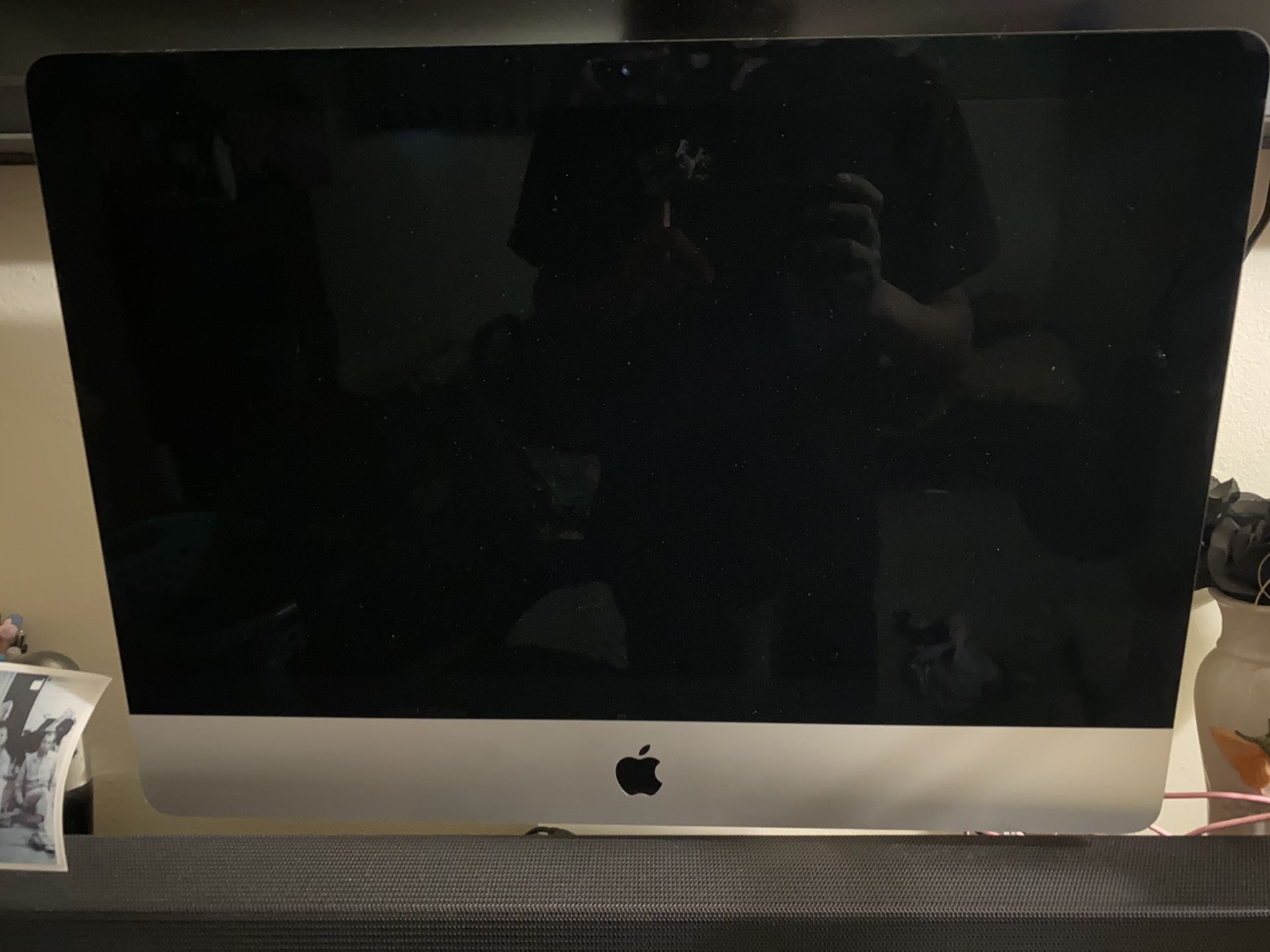 iMac 21.5 computer 2019