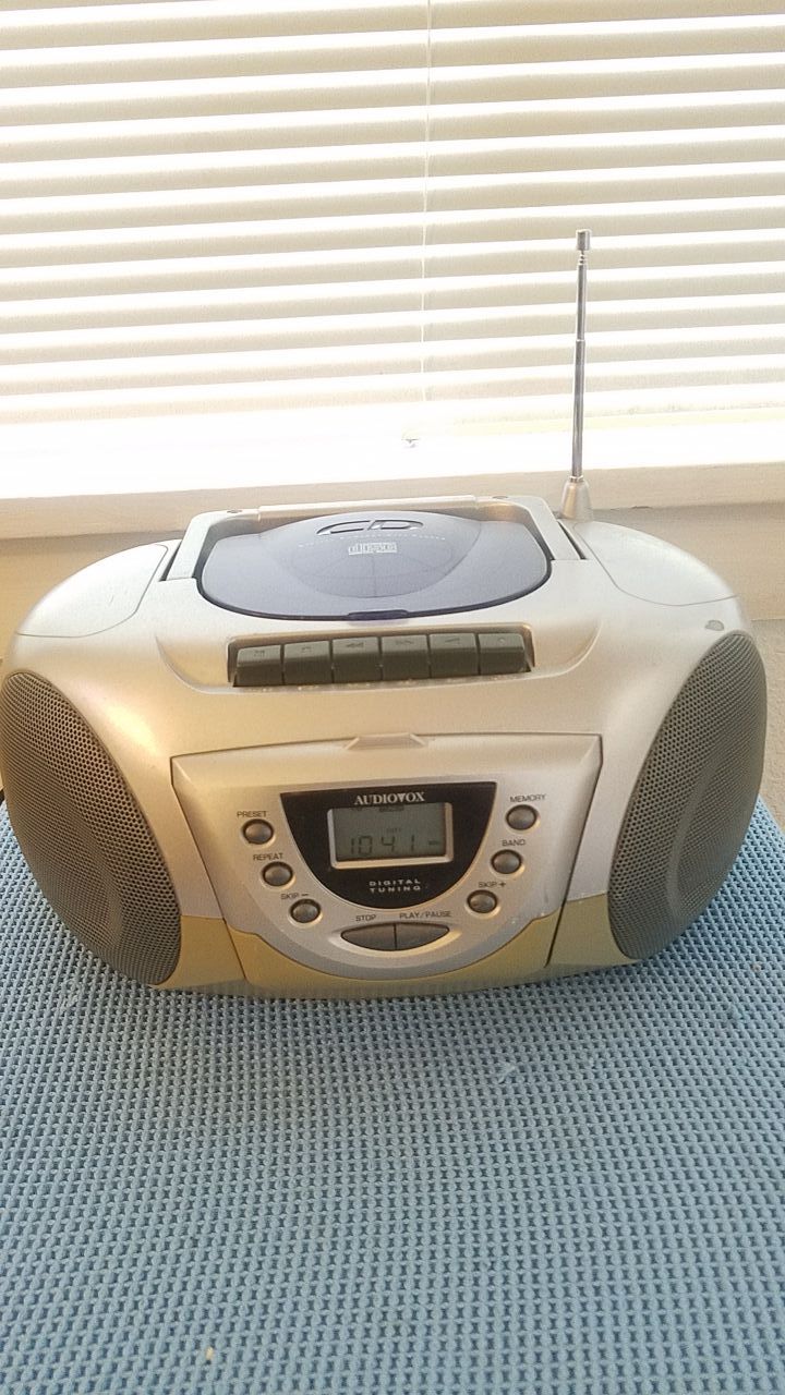 AudioVox CD1831 - CD, Radio, Cassette Record, Boom Box -