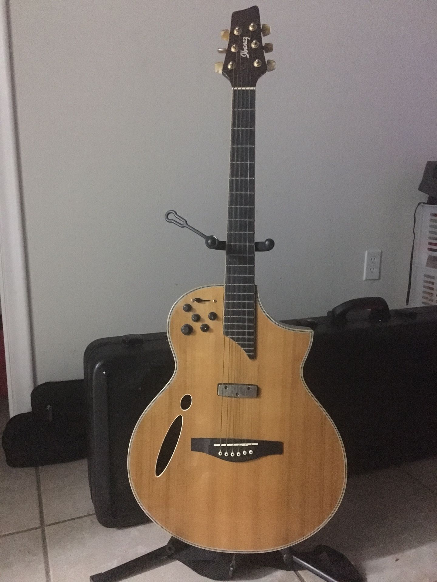 Ibanez Montage MSC700NT A/E Hybrid Cutaway Acoustic Electric Guitar Natural