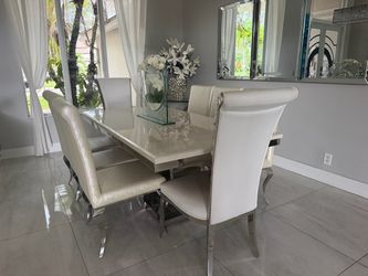 El Dorado Dining Table + 8 Chairs – Excellent Condition