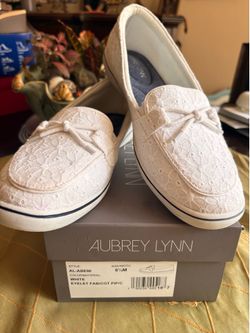 Aubrey Lynn "Al-Abeni" White Eyelet Lace Loafers – Women’s Size 8.5 M – New In Box