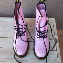 NEW Barbiecore Dr.Martens pink boots Sz11