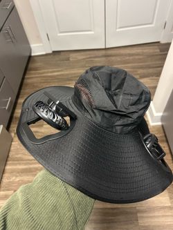 Bucket hat with fans