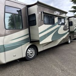 2005 Monaco Diplomat 40’ Class A Motorhome 