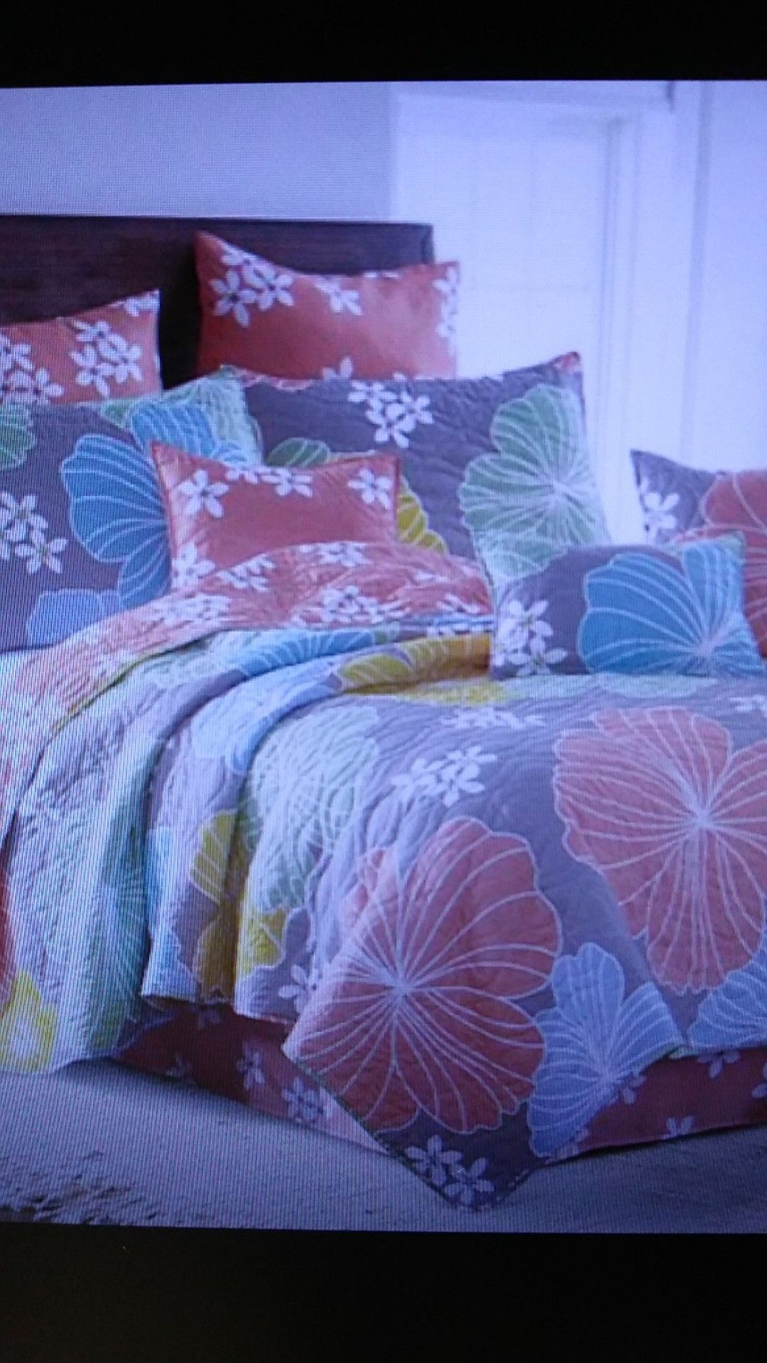 Debra Valencia Hibiscus Queen quilt set