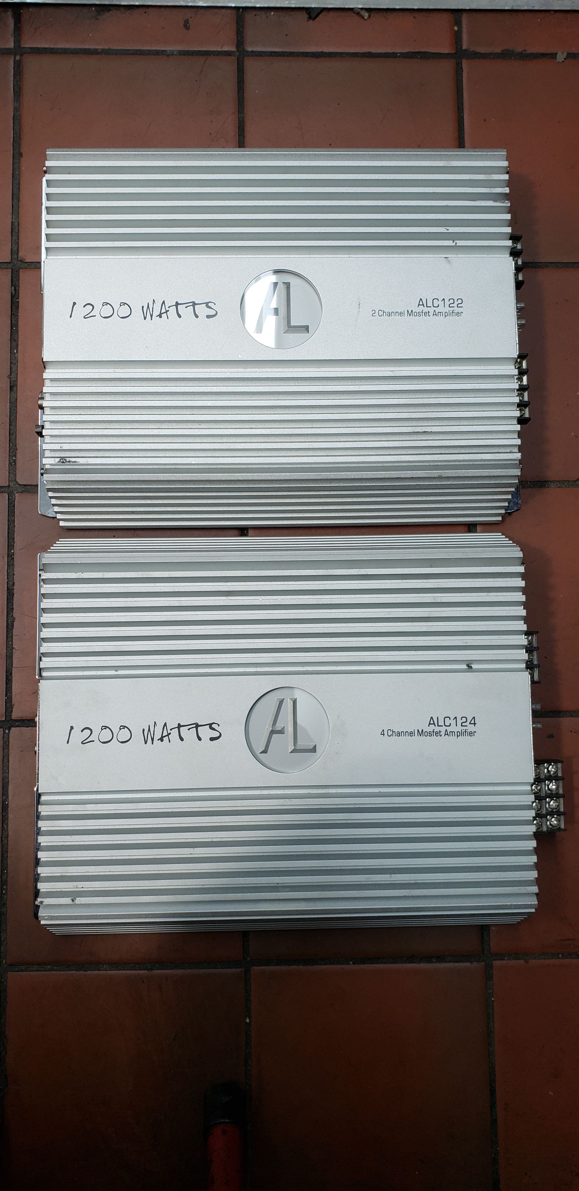 2 AL amplifiers 1200 watts