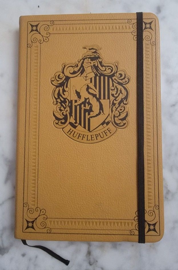 Harry Potter: Hufflepuff Ruled Pocket Journal Insiht Editions