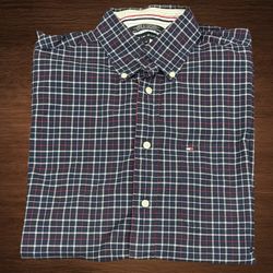 TOMMY HILFIGER BUTTON DOWN https://offerup.com/redirect/?o=U0hJUlQuQkxVRQ== /RED & WHITE. SIZE M