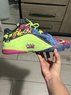 LeBron XXll BW