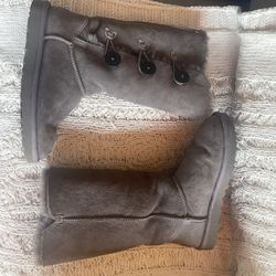 Women Gray Uggs Size 8